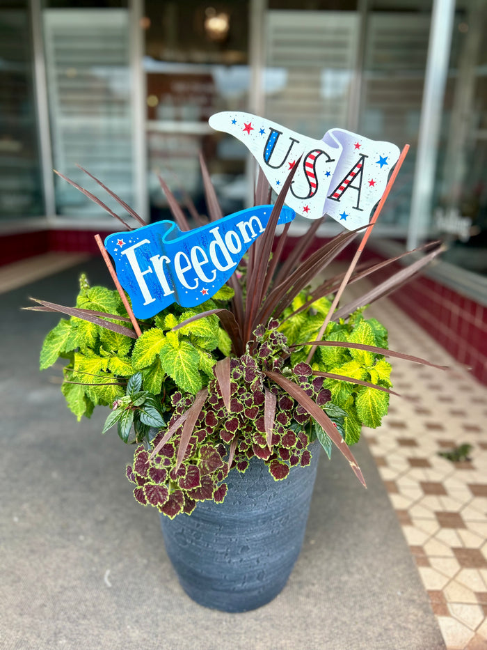Americana: Freedom & USA Pennant Metal Flag Stakes