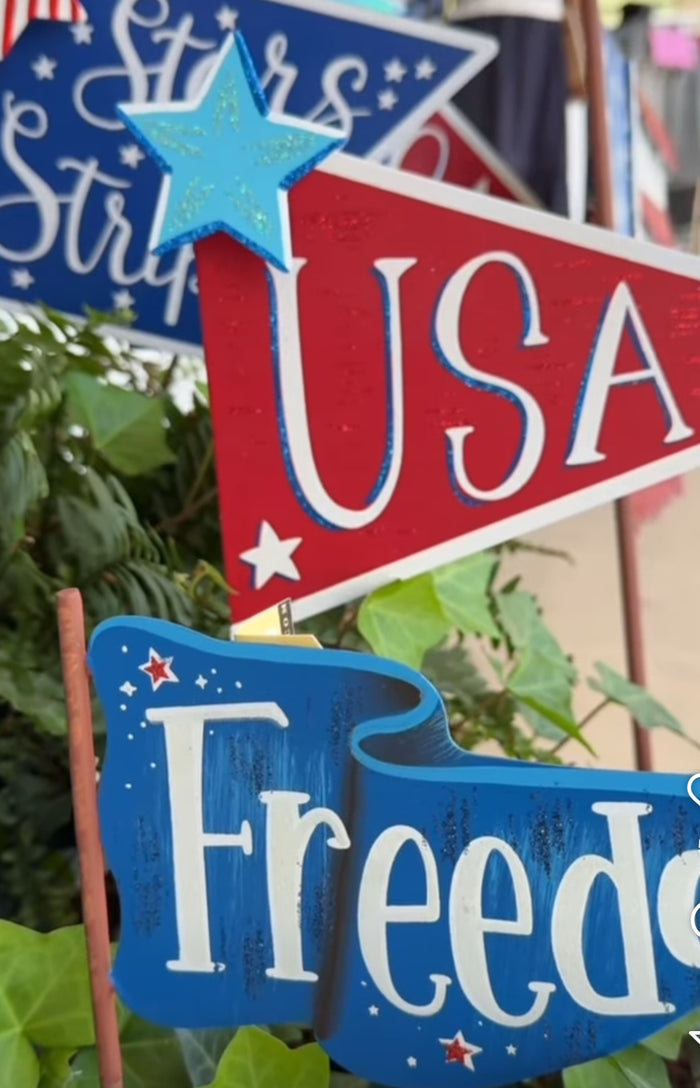Americana: Freedom & USA Pennant Metal Flag Stakes