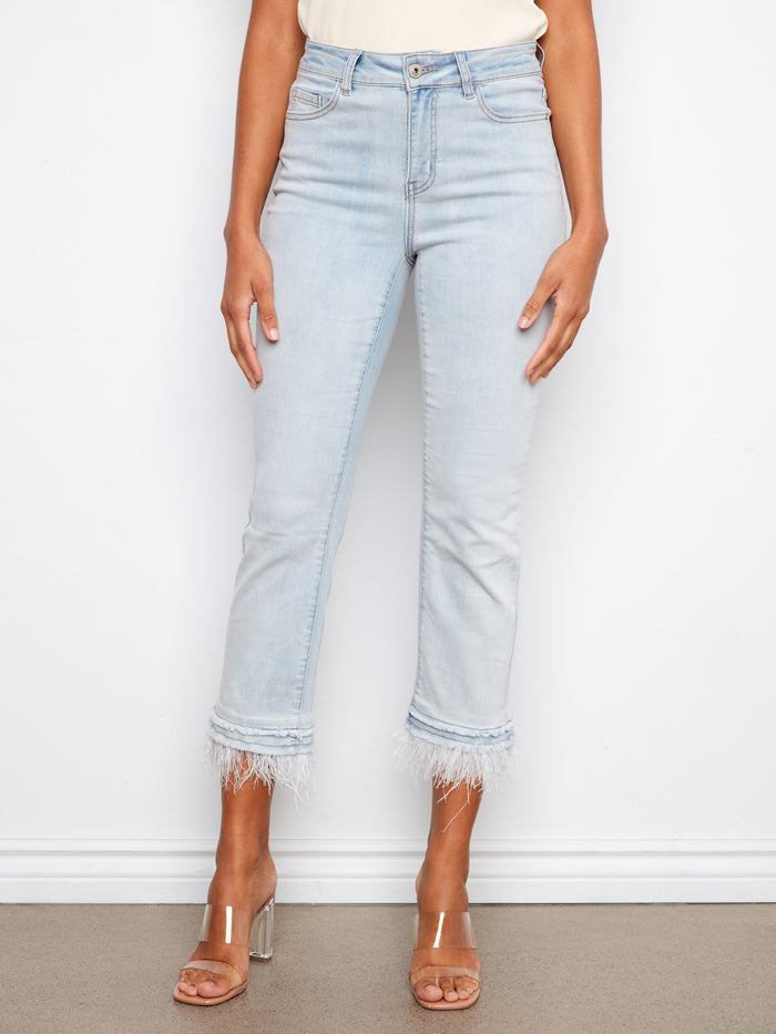 With a frayed hem and removable feather detail, these jeans bring a unique flair to your ensemble. Stand out effortlessly by Charlie B.
