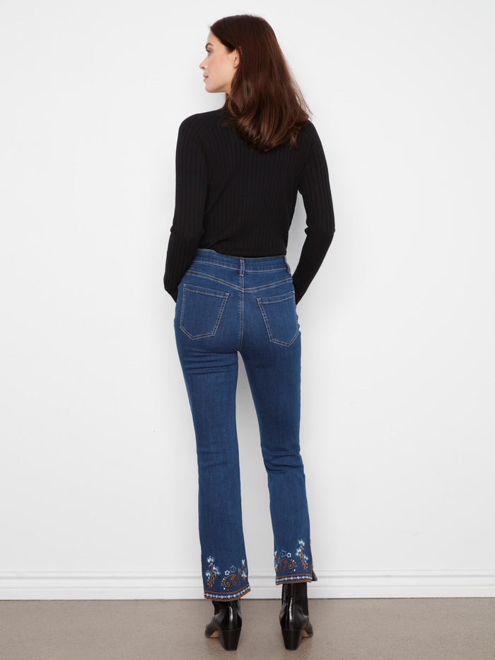 Featuring convenient 5 pockets, these jeans combine functionality with fashion. By Charlie B.