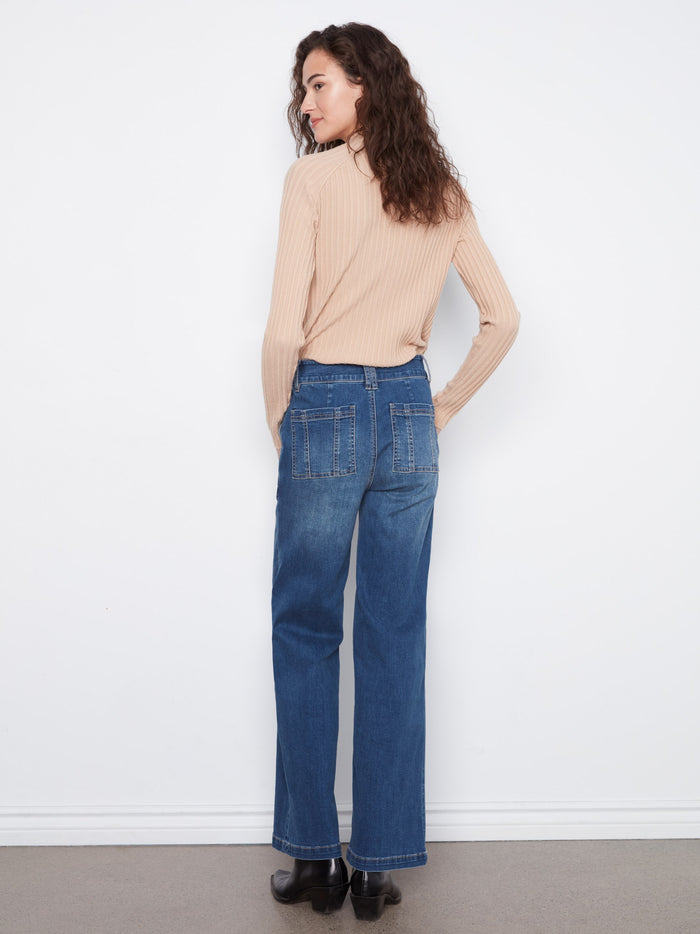 Featuring patch pockets, these jeans offer practicality without compromising on style. A timeless piece by Charlie B.