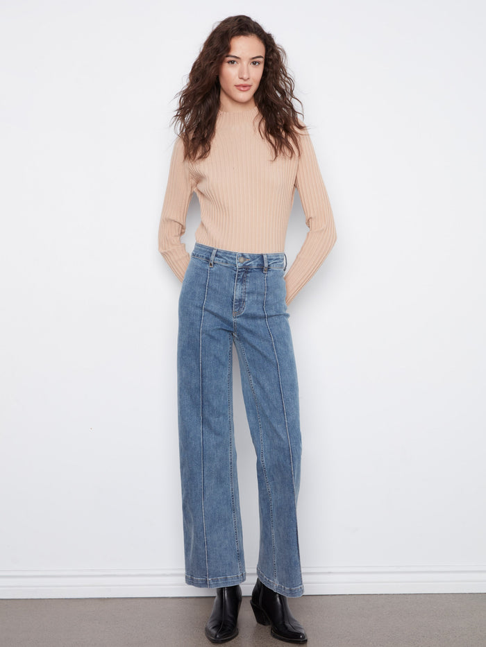 Made from stretch denim, these jeans ensure comfort and flexibility throughout the day by Charlie B.