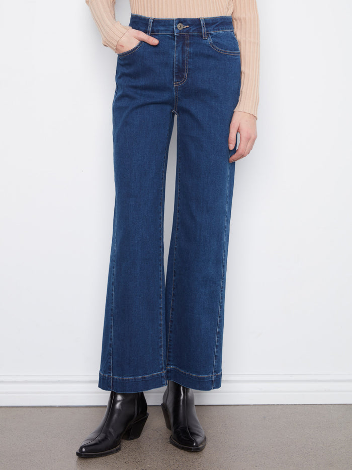 Experience comfort and flexibility with stretch denim in these regular rise jeans. Elegantly designed by Charlie B.